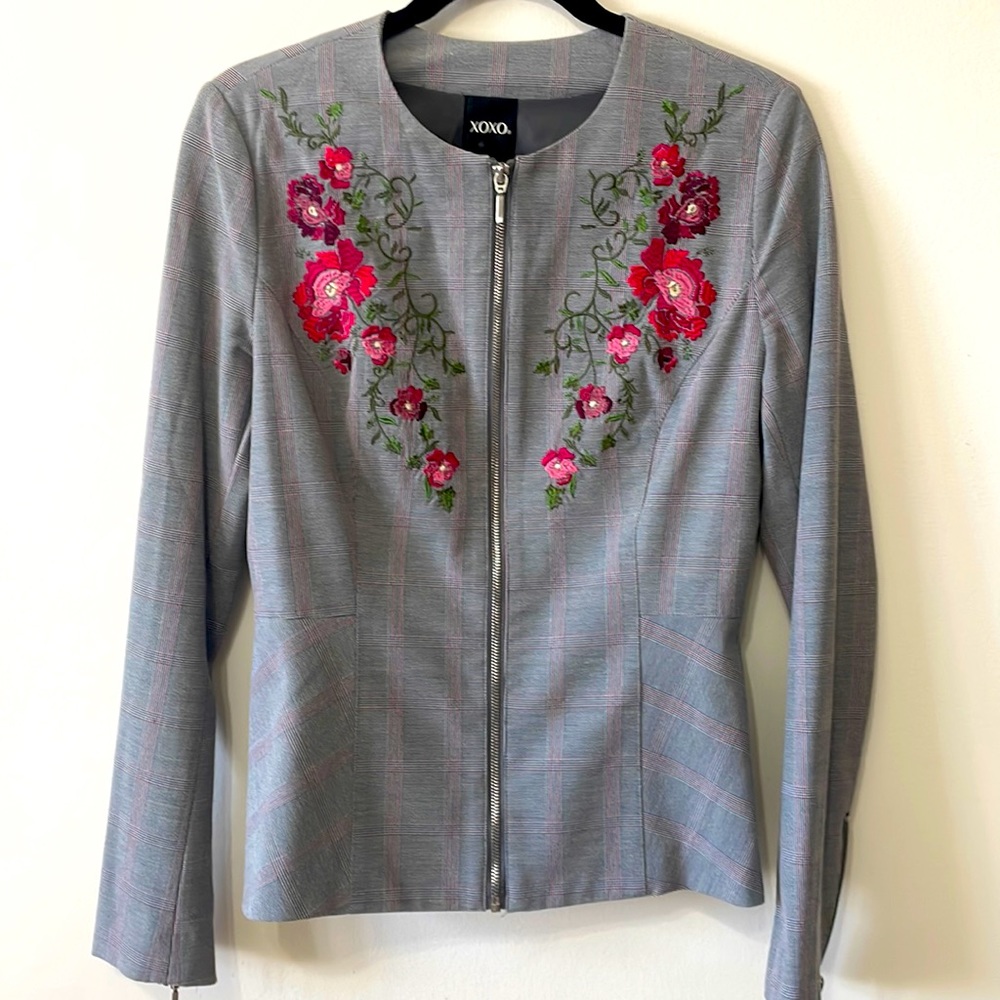 Size large blazer, worn only one time.